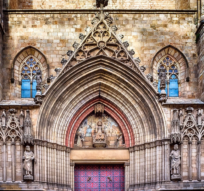 Basílica de Santa María del Mar en Barcelona. La Evolución del Skyline de Barcelona.